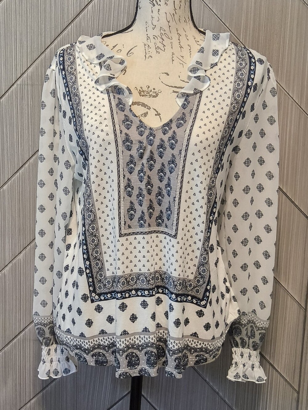 Lucky Brand Blue White Boho Paisley Floral Ruffle Neck Blouse Top Size L